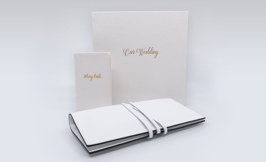 Hochzeitspapterie und Lederaccessoires