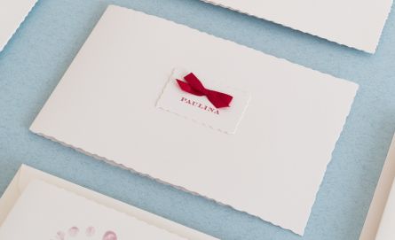 Klassische Geburtsanzeigen mit Mascherl bei Huber & Lerner