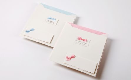 Klassische Geburtsanzeigen mit Mascherl bei Huber & Lerner